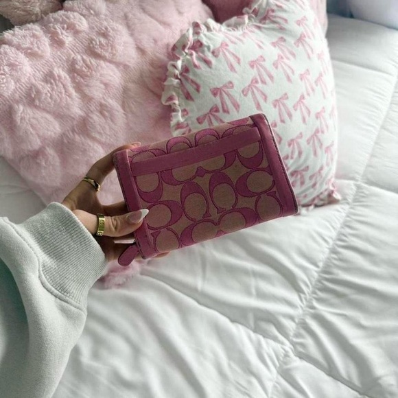 Y2K Coach Barbie Pink Monogram Wallet Turlock - Picture 2 of 7